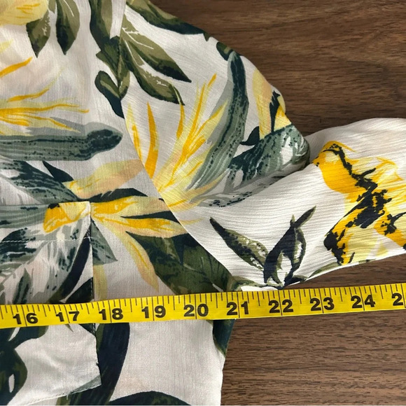❤️ Charlie Paige Floral top M - Picture 9 of 13